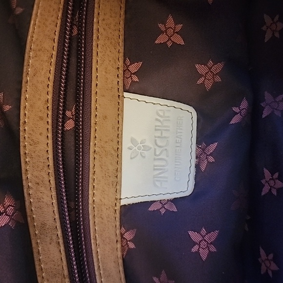 Anuschka - Picture 3 of 3